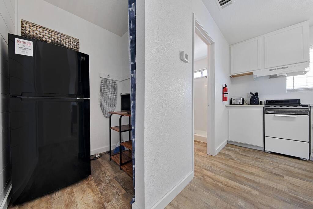Apartmán Couples Studio 1 W Full Kitchen Oakhurst Exteriér fotografie