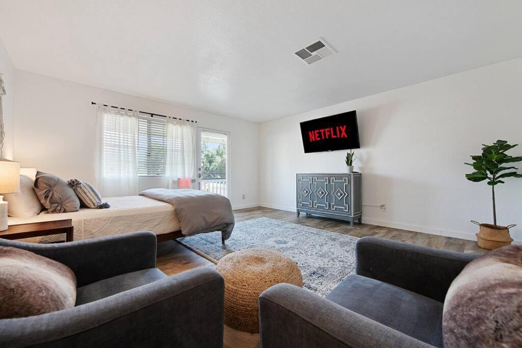 Apartmán Couples Studio 1 W Full Kitchen Oakhurst Exteriér fotografie